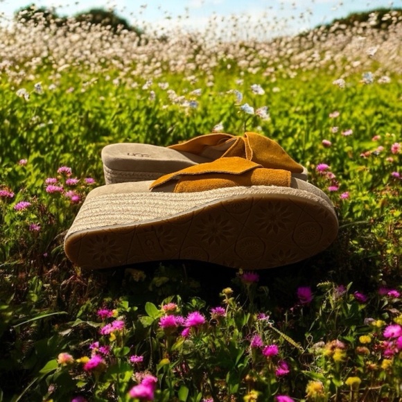 UGG Jaycee Slide Wedge Sandals Espadrilles Gold Wedge Sandals with Bow Detail. - Picture 13 of 15